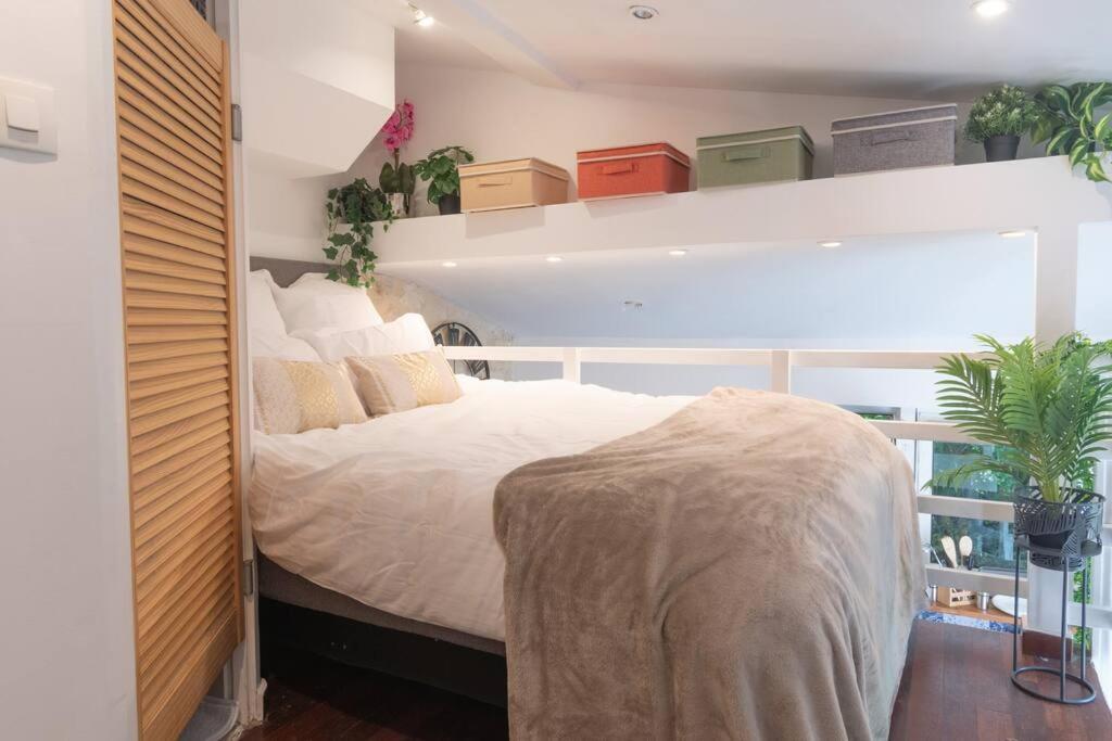 Duplex Parisien En Face Metro13 Apartamento París