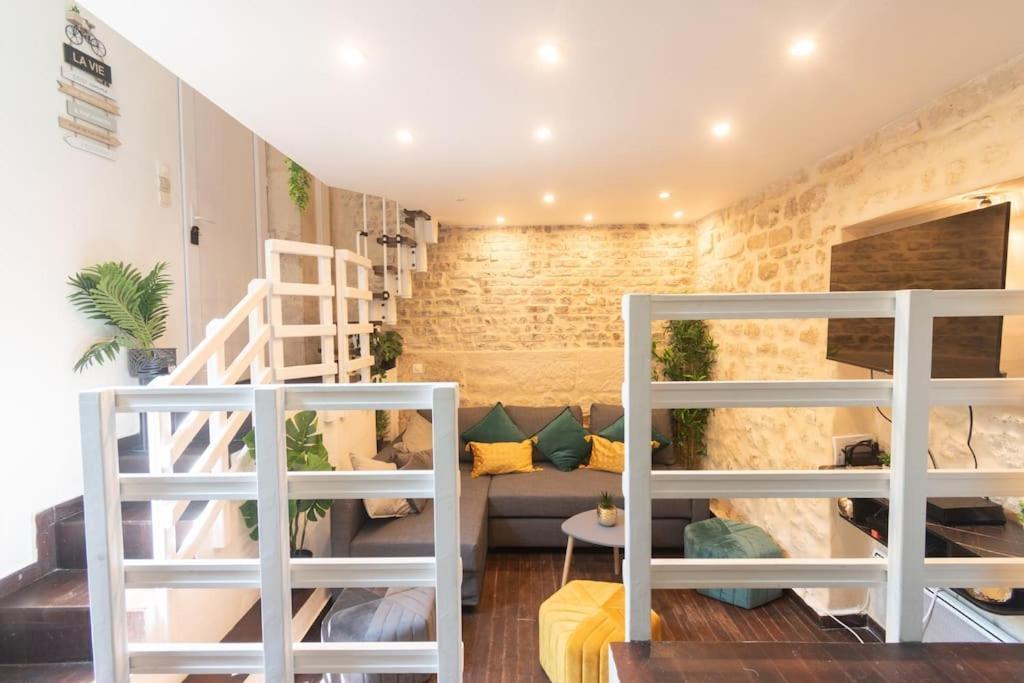 Duplex Parisien En Face Metro13 Apartamento París