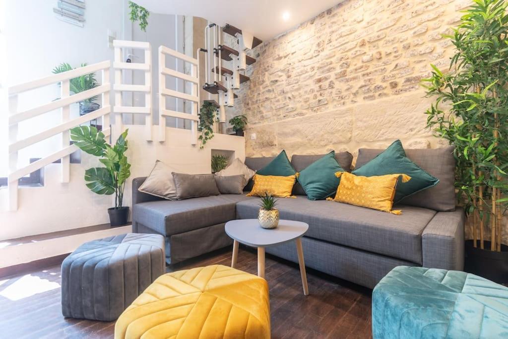 Duplex Parisien En Face Metro13 Apartamento *