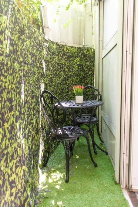 Duplex Parisien En Face Metro13 Apartamento París