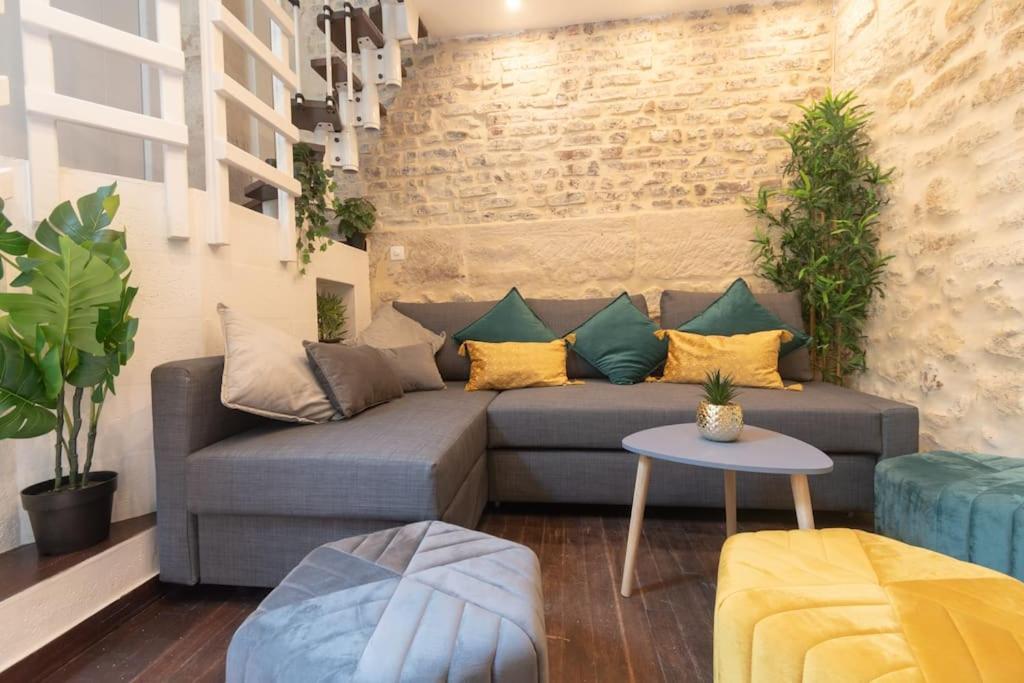 Duplex Parisien En Face Metro13 Apartamento París